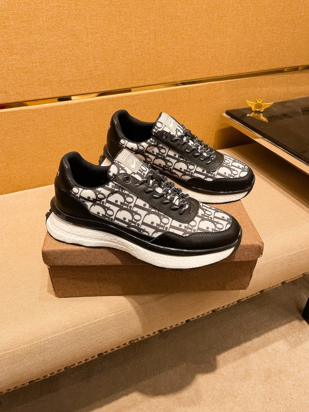 Men's shoes💰 460💰👍【Dior】🔥🔝High-end brand of men's shoes Official website 1:1 latest masterpiece: The upper is made of Italian imported first-layer cowhide🔥Official website original special technical cloth fabric matching🔥Original comfortable and breathable lining➕Original designated anti-slip outsole🔥Make walking more convenient and comfortable! An exclusive new model, a stunning work, a beautiful 1:1 replica [color] compared to the official quality! Create a fashionable personality to set off your uniqueness! A must-have for trendy men! 🔥, sizes: 38-44. color:.     2⃣️colors available🔥